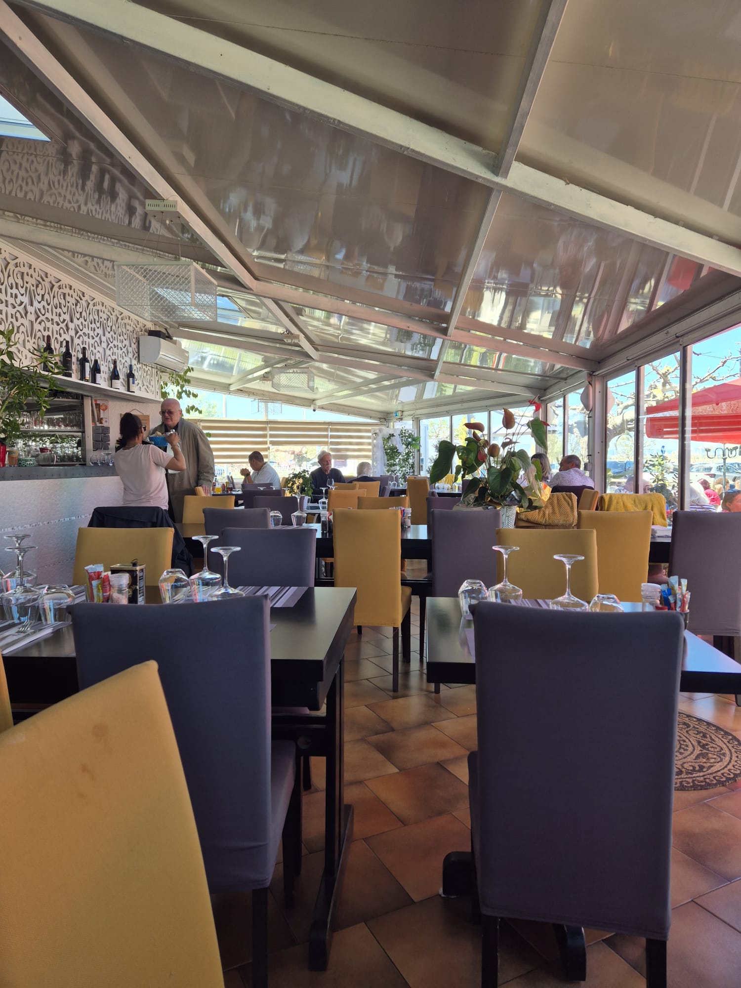 Salle du restaurant portugais Portugril à Palavas-les-Flots